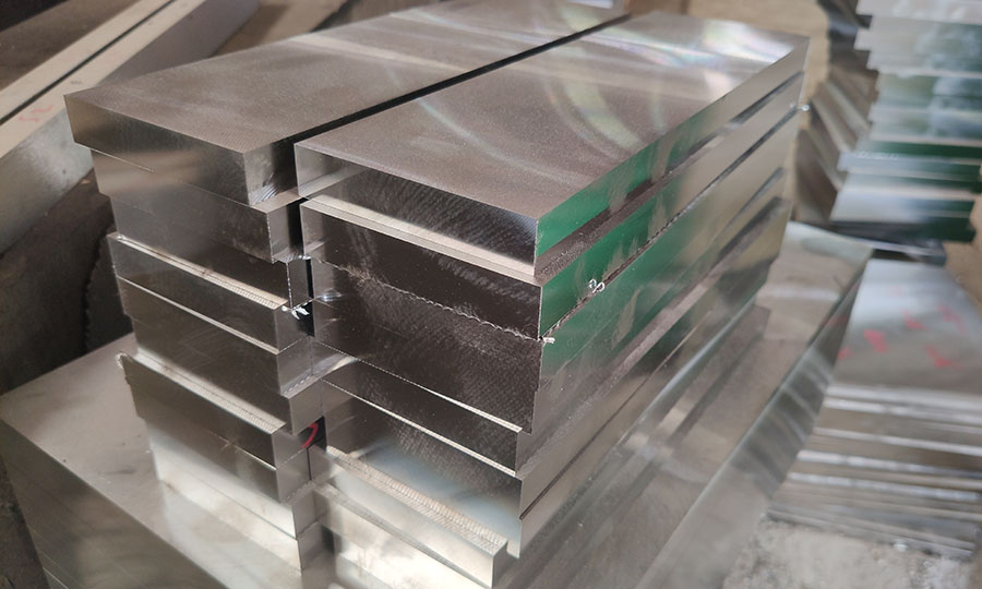 with CNC machines and polishing machines, we could supply you machined or ground 4140 flat bar to save your time and save your cost.